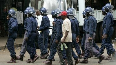 Policie zachránila 251 dětí ze sekty „proroka“ ze Zimbabwe
